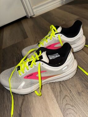 Brooks Women’s White Running Shoes